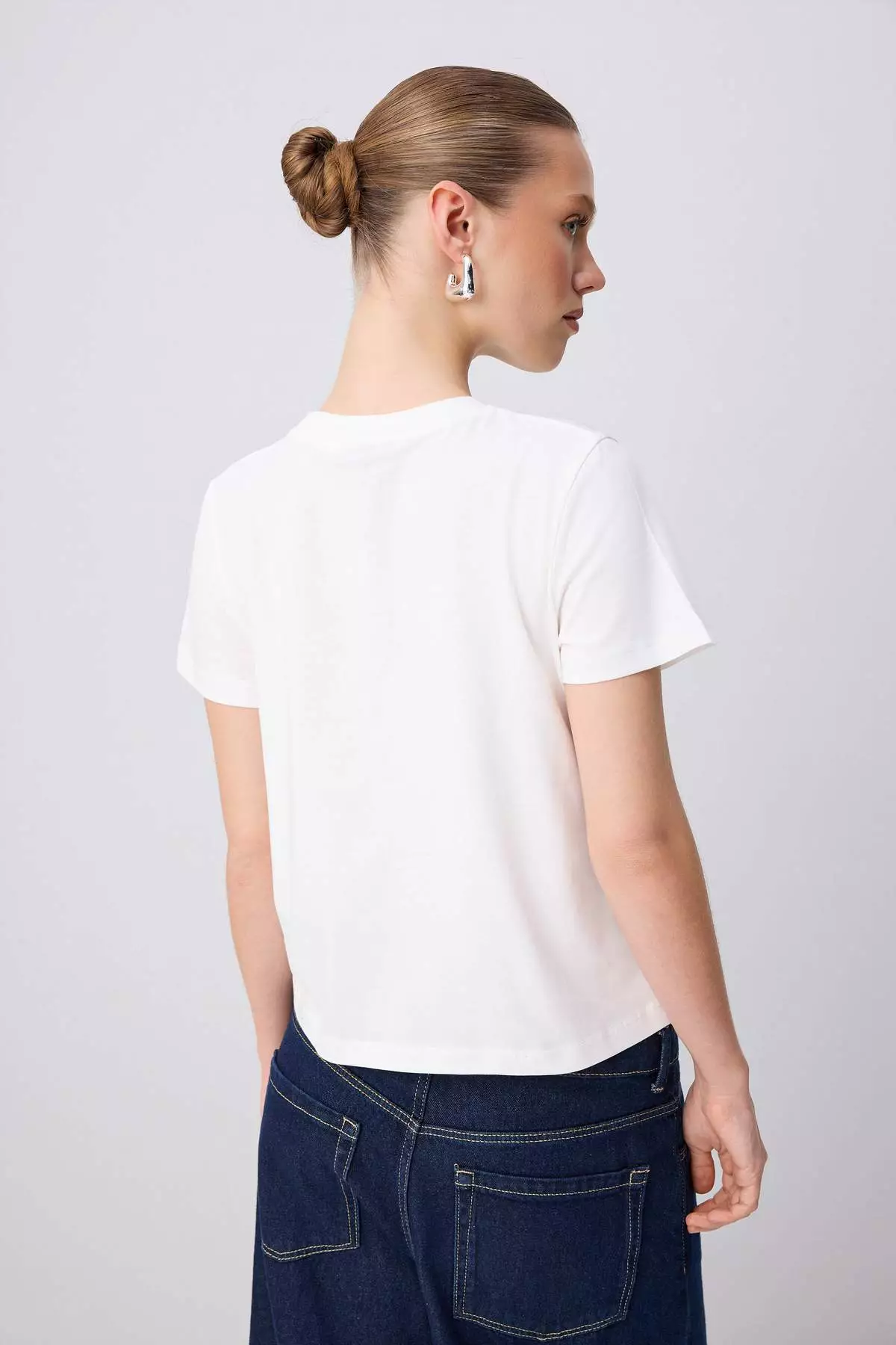 Ecru Embroidered Regular Crew Neck Standard Sleeve Short 100% Cotton Knitted T-Shirt Twoss26Ts00124