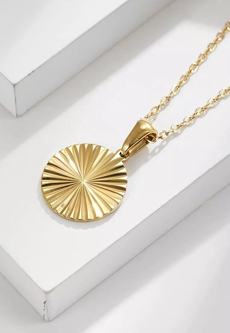 Gold round deals pendant necklace