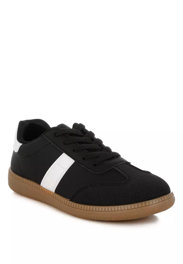 Classic Lace-Up Flatform Sneaker In Black