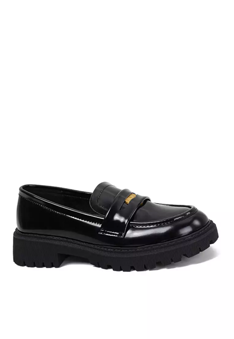 Discount on Twenty Eight Shoes  shoes - SKU: VANSA Shinny Patent Metal Buckle Loafers VSW-F668-31