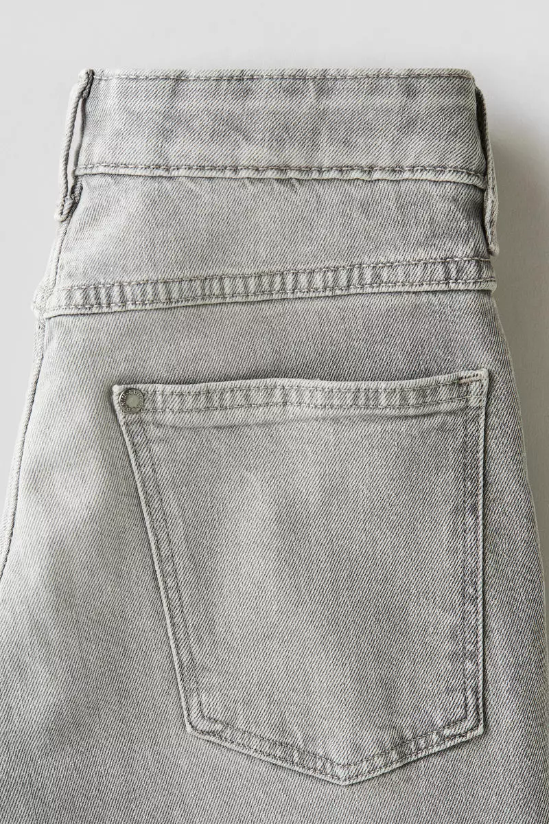 Relaxed Tapered Fit Jeans