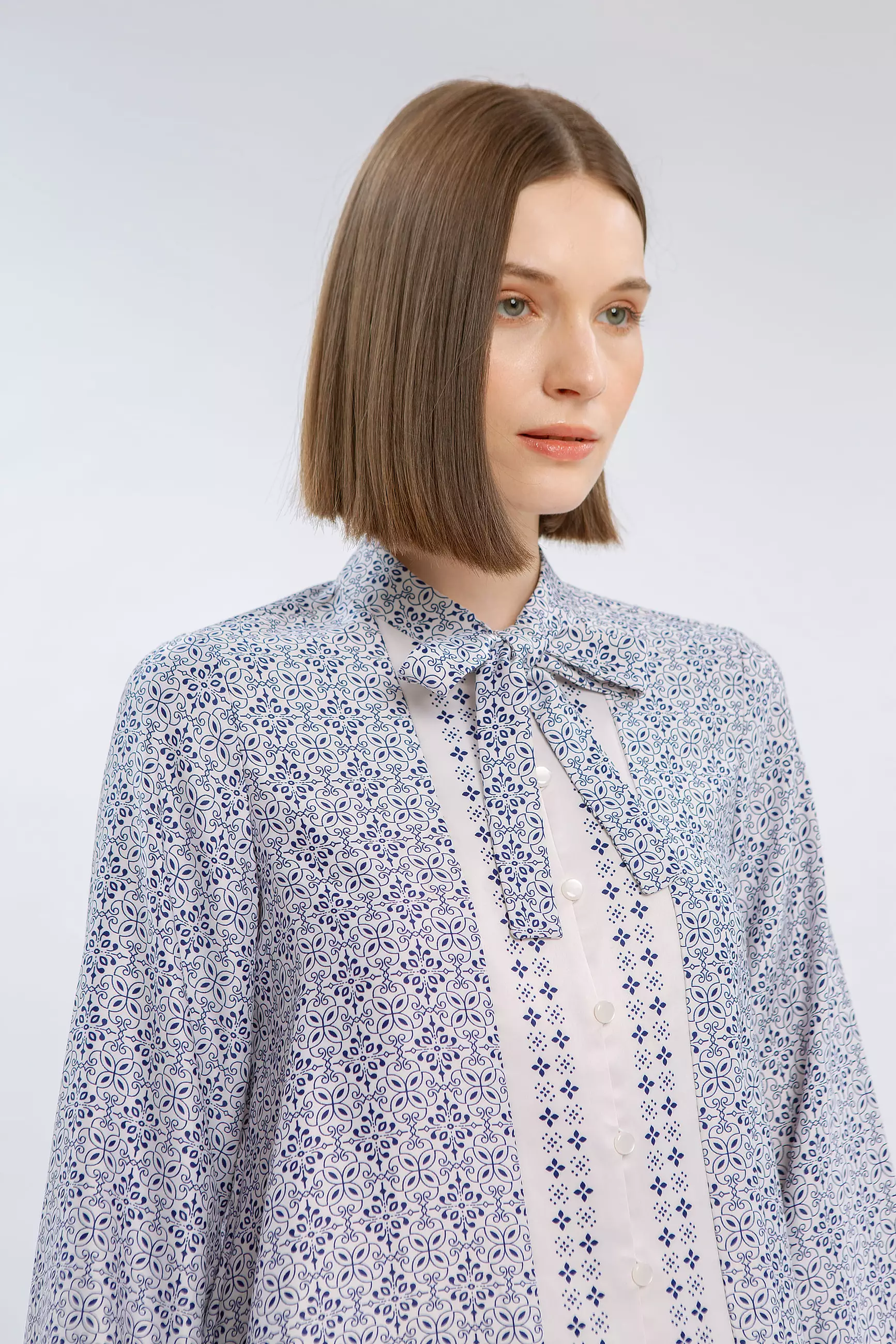 Minimal Anindita Blouse Blue White Warna BLUE WHITE