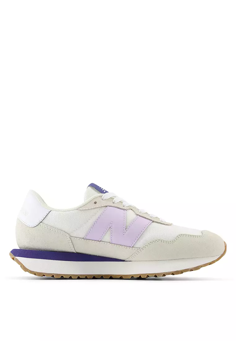 237 Classic Lifestyle Shoes