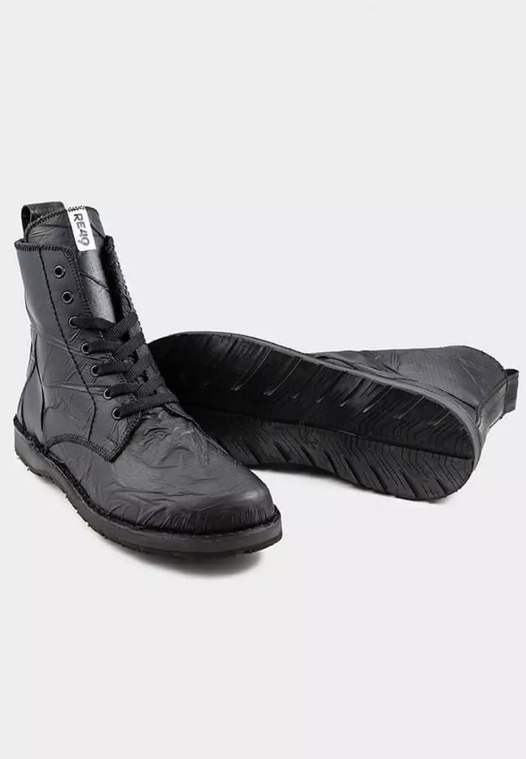 STAGE boots - Made from 100% Recycled Materials in Italy - Recycled boat sails, jeans and car tyres. Sail STAGE collection Boots - Black