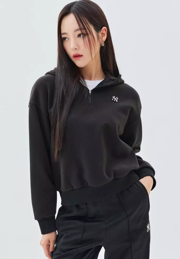 WOMEN'S BASIC ATHLEISURE SMALL LOGO BRUSHED HALF ZIP HOODIE NEW YORK YANKEES