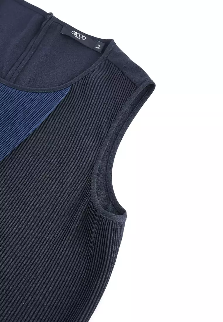 G2000 Sleeveless Gradient Pleat Puff Shoulder Blouse