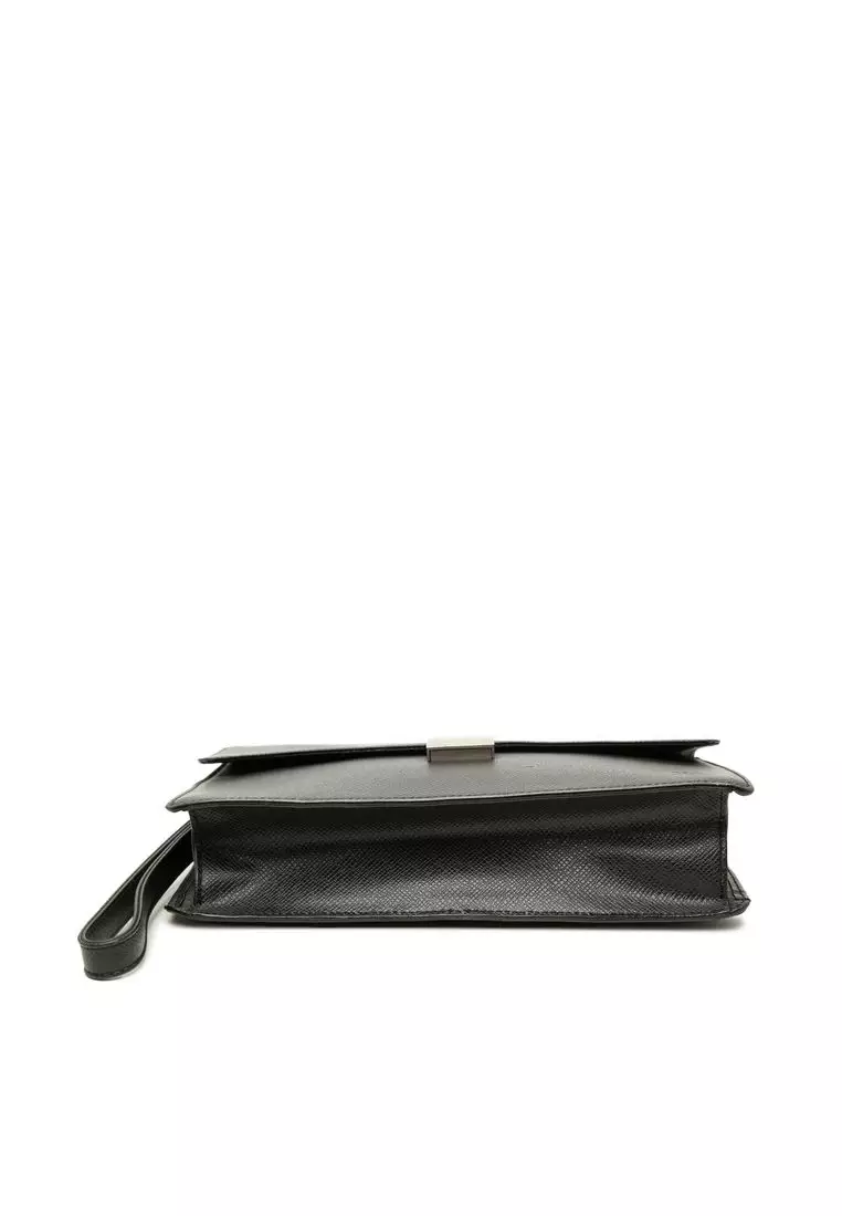 Pre-Loved Louis Vuitton Taiga Selenga