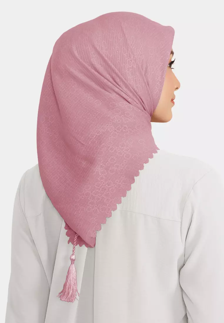 Cotton Bee - Hijab Segiempat Rayyansa Tassel Emboss Lasercut 