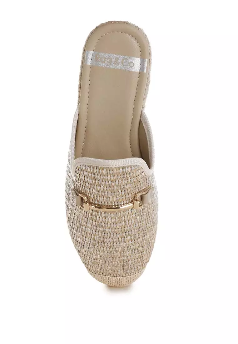 Sandal Rafia Hias Horsebit Warna Beige
