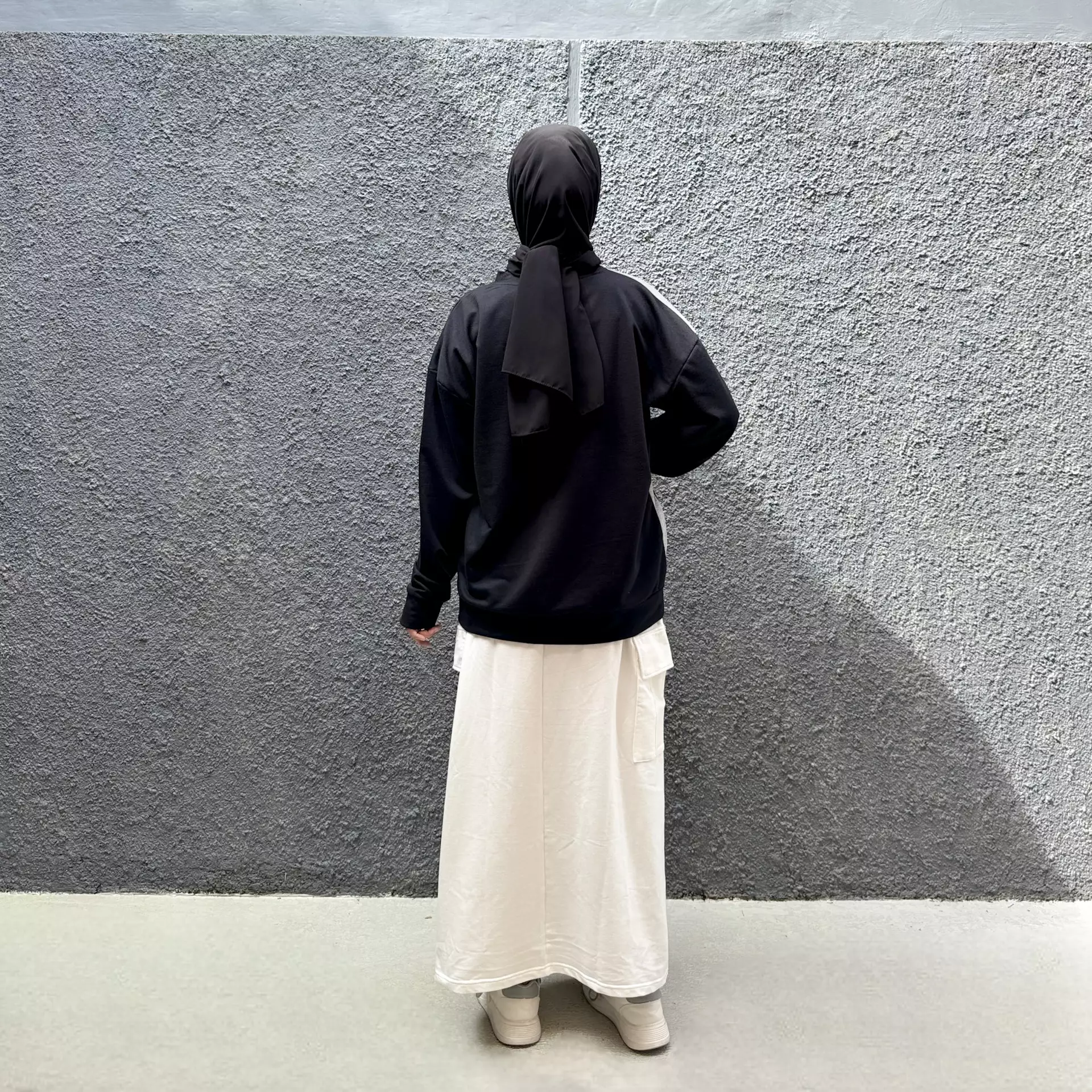 Setelan Sporty Skirt Olla  HITAM - PUTIH