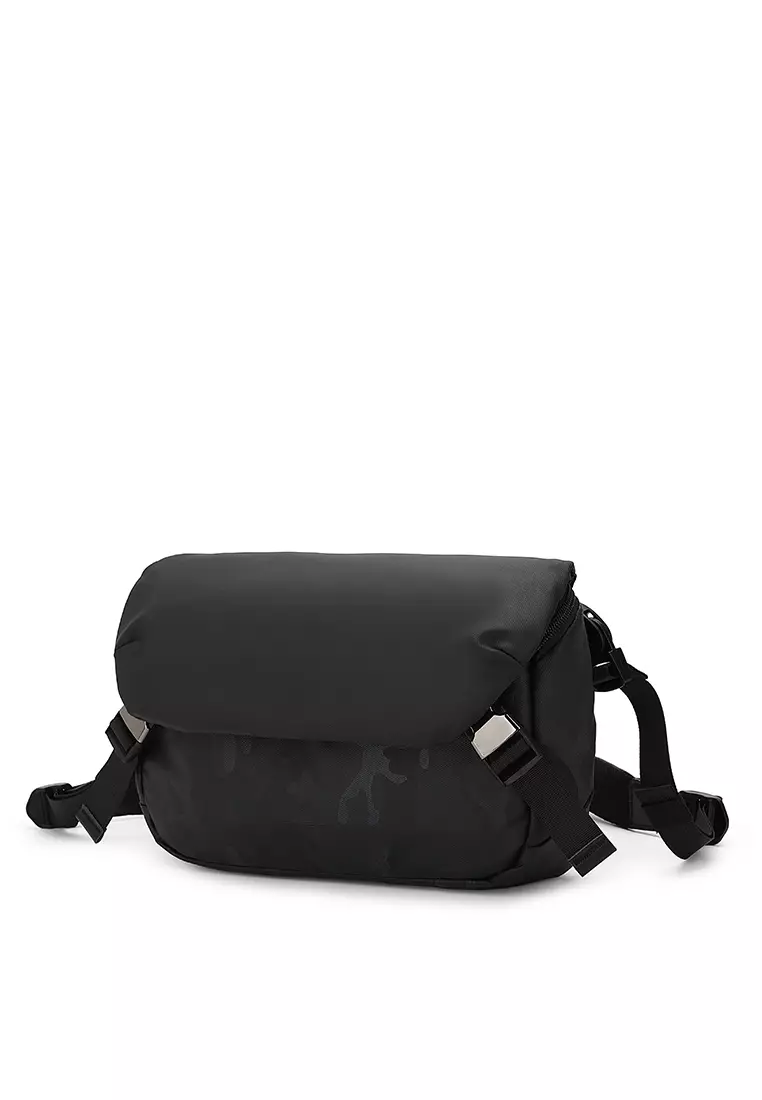 Flap Front Messenger Bag / Crossbody Bag / Sling Bag (Tas Selempang Pria) - Hitam