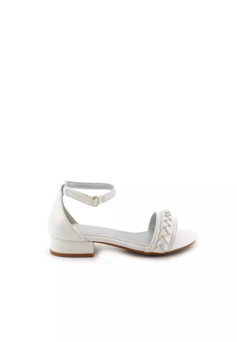 Bata hot sale white sandals