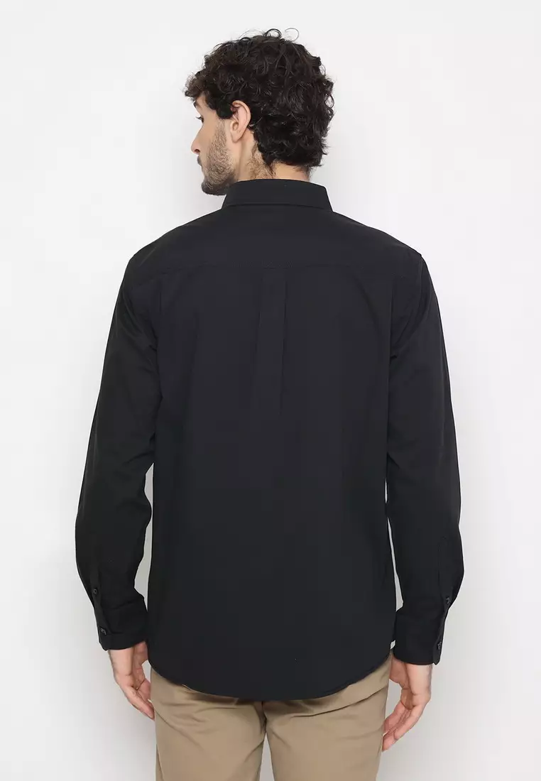 POLICE Kemeja Polos Canvas Kantong Dua Hitam Regular Fit Pria