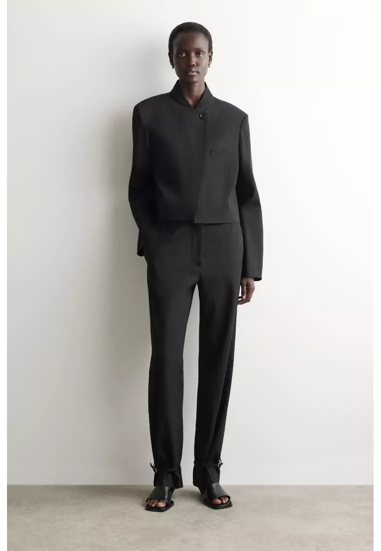 Buy COS CROPPED STRUCTURED LINEN BLAZER 2026 Online | ZALORA