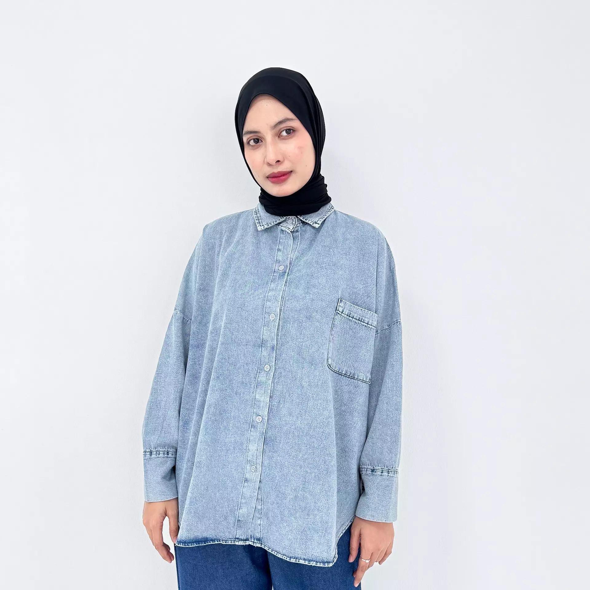 Kemeja Jeans Wanita - Oversized Relaxed Shirt Dirra