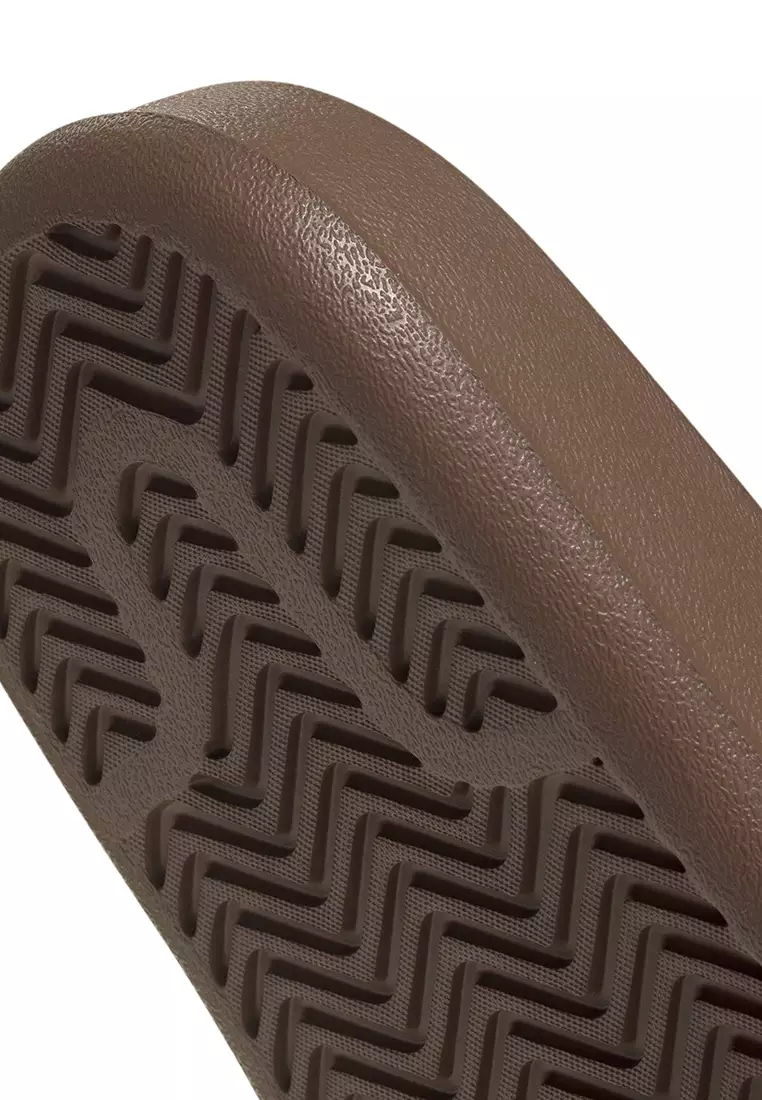 Lifestyle ADILETTE 00s SLIDES Men Brown KK3581
