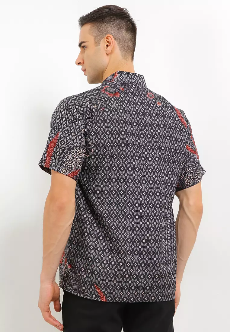 Sandro Kemeja Batik Exclusive Premium Pria Casual Modern Lengan Pendek