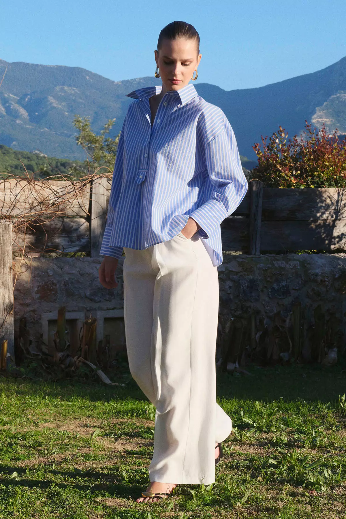 Blue-Beige Striped Half-Buttoned Oversized Woven Blouse Twoss26Bz565