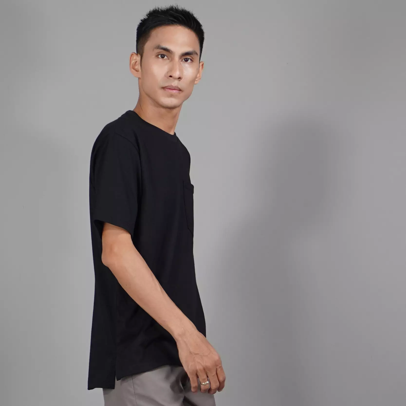  DANIEL Casual T-Shirt Pria Kaos Polos Pria Kaos Hitam Pria Oversized T-Shirt - Hitam