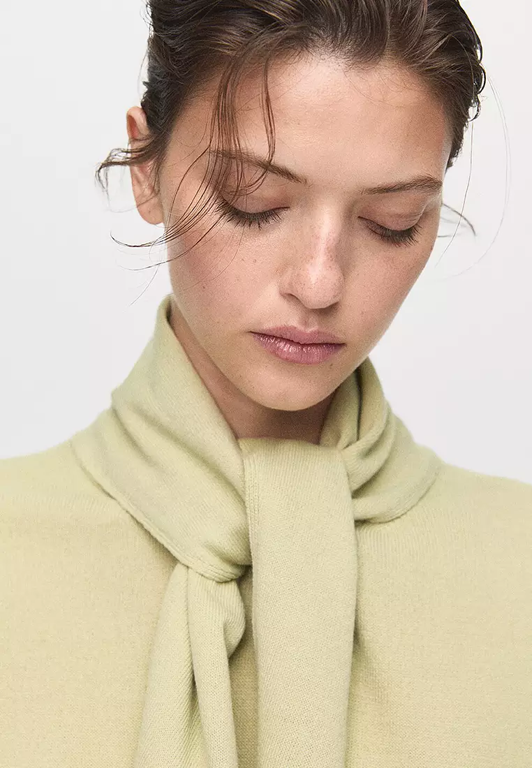 Short-Sleeved Sweater With Scarf