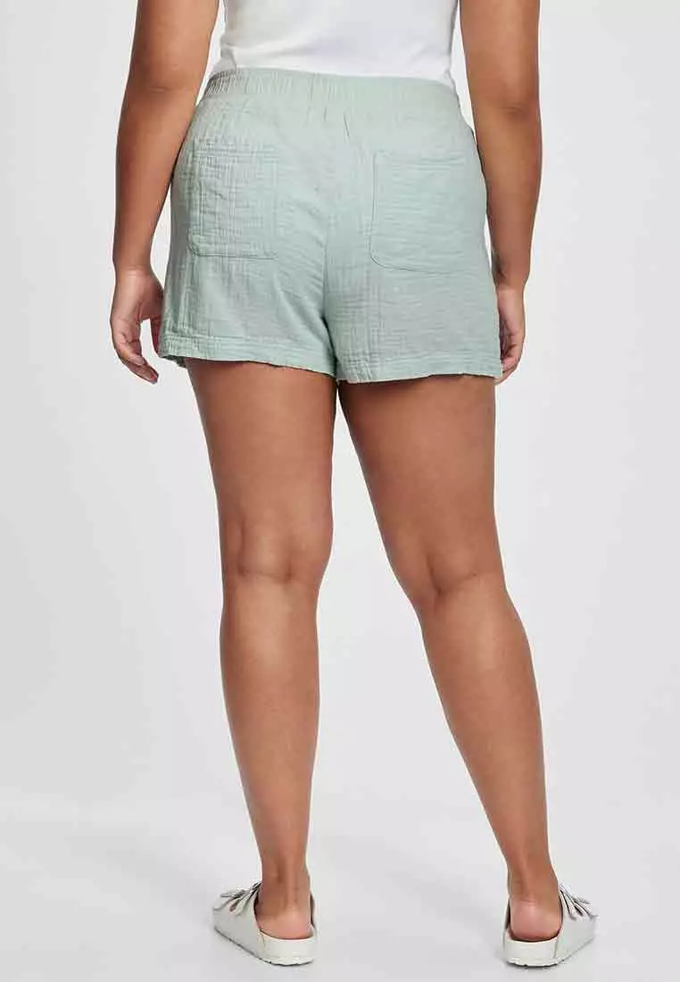 Gap pull shop on shorts