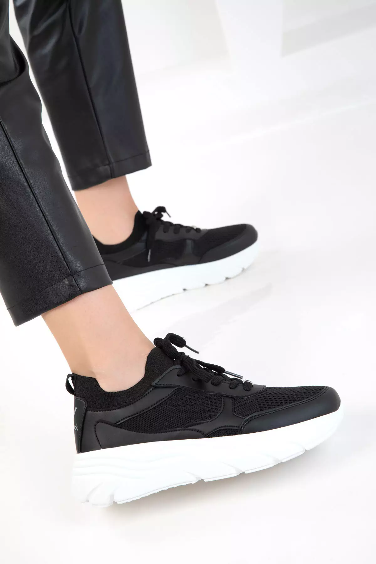 Black Women's Sneaker 20628