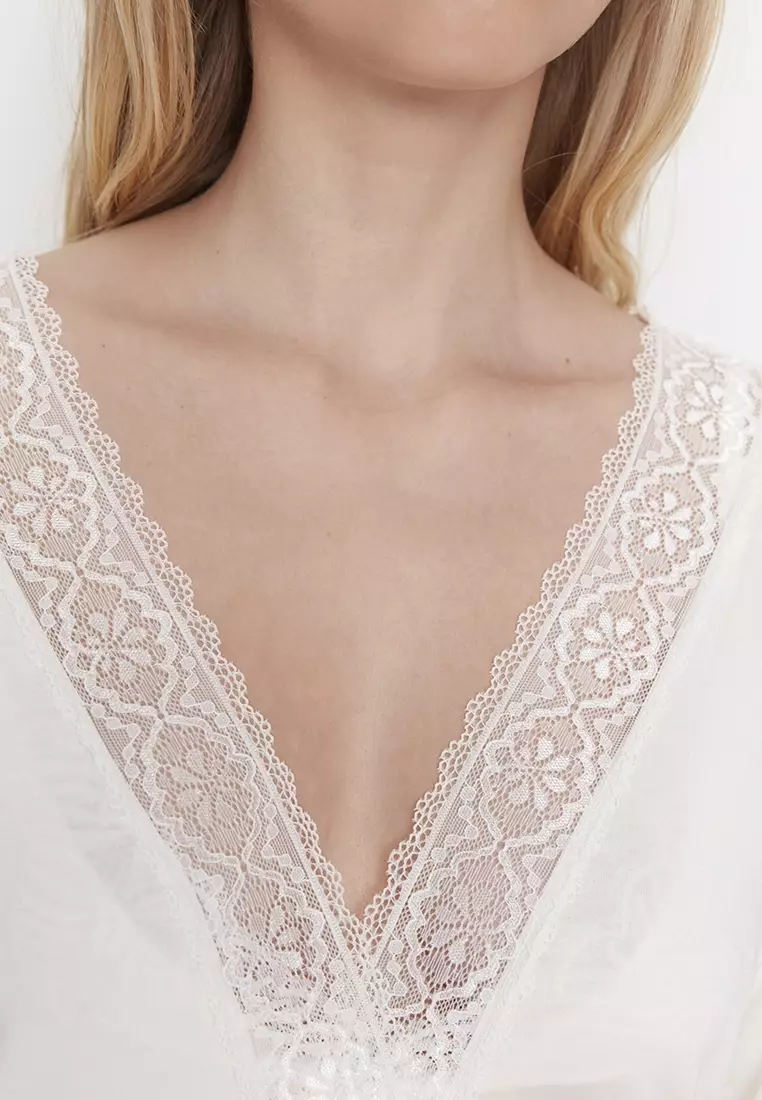 Lace Detail Robe