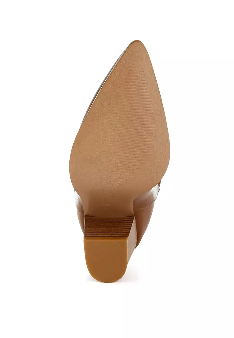 Sepatu bot koboi dua warna dalam warna cokelat muda/putih pucat