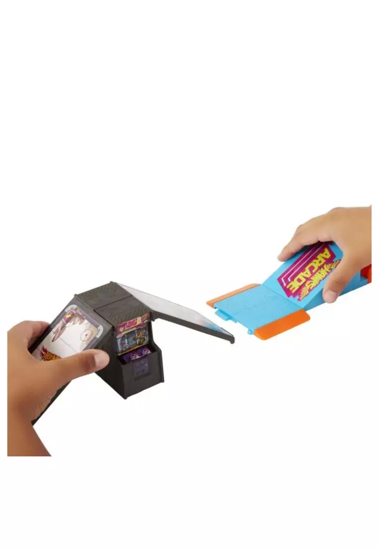 Hot Wheels Skate Arcade Skatepark With Tony Hawk Fingerboard & 1 Pair Of Shoes