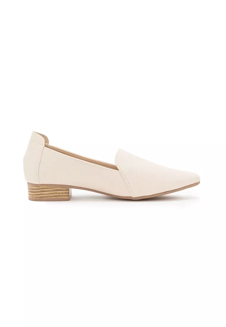 White on sale pointed loafers