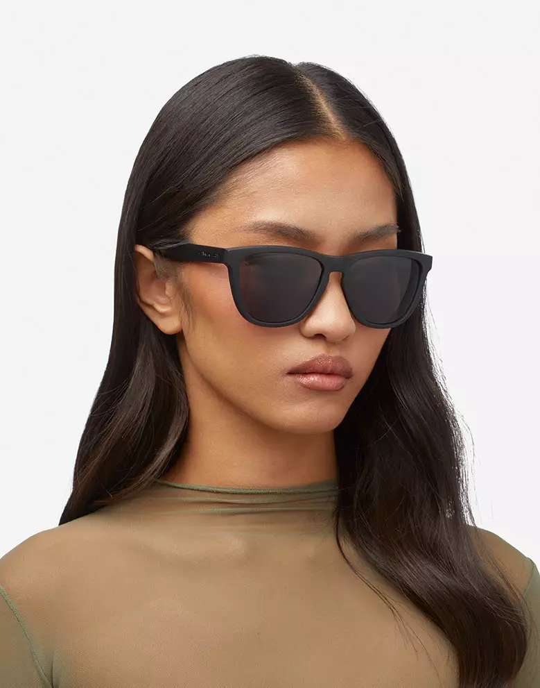 HAWKERS Black Dark ONE RAW. Sunglasses for Men and Women, Unisex. UV400 protection. Official product designed and made in Spain. HONR21BBT0