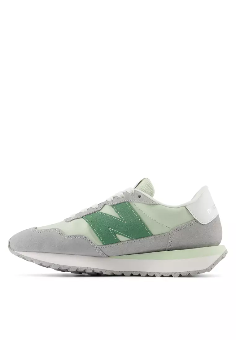 237 Classic Lifestyle Shoes