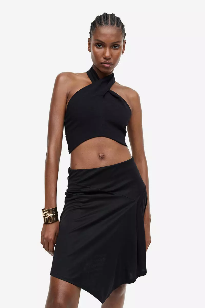 Black skirt zalora 2025