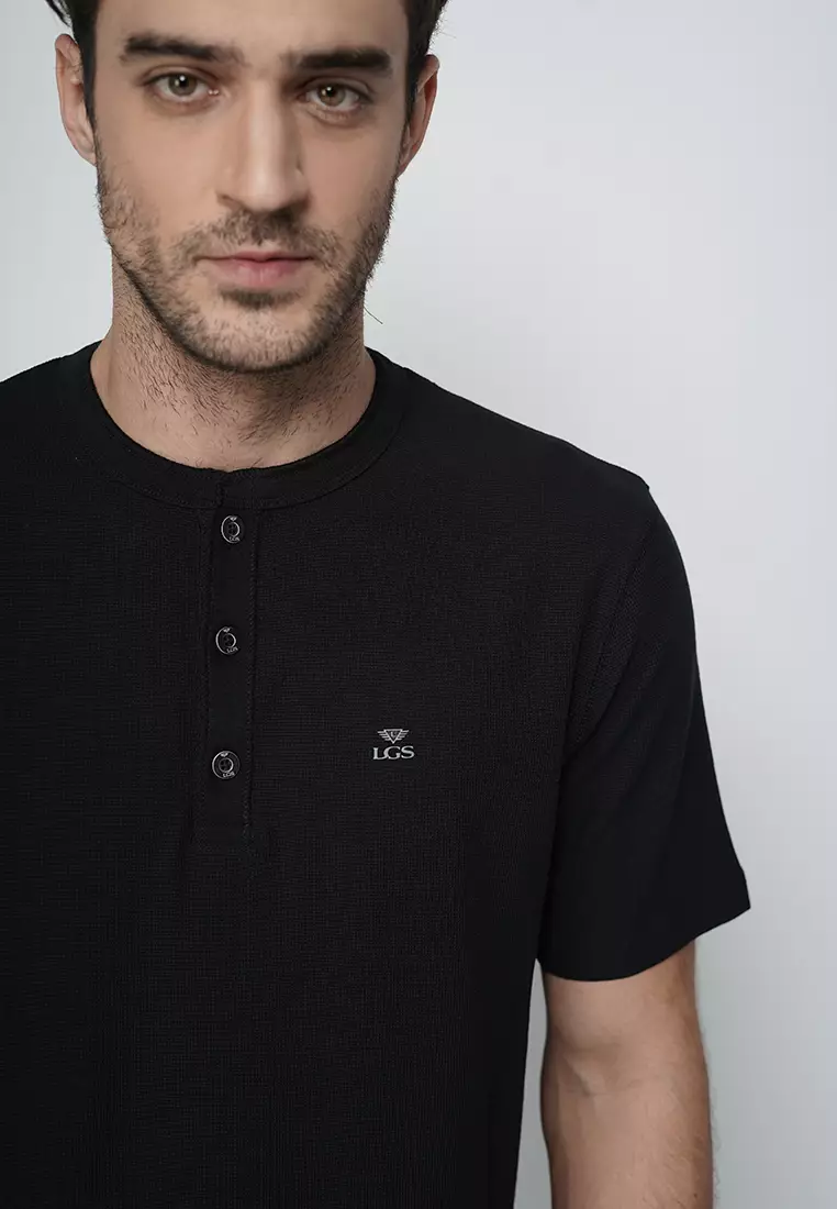 LGS - Kaos Casual Pria - Kaos Kerah Henley - Hitam Basic Polos - CTS.221.D3084.33.C