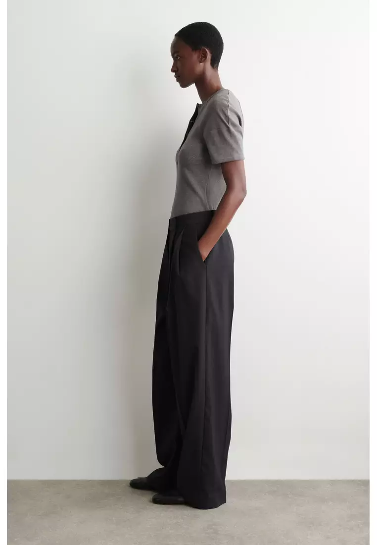 ROUNDED RIBBED JERSEY HENLEY TOP