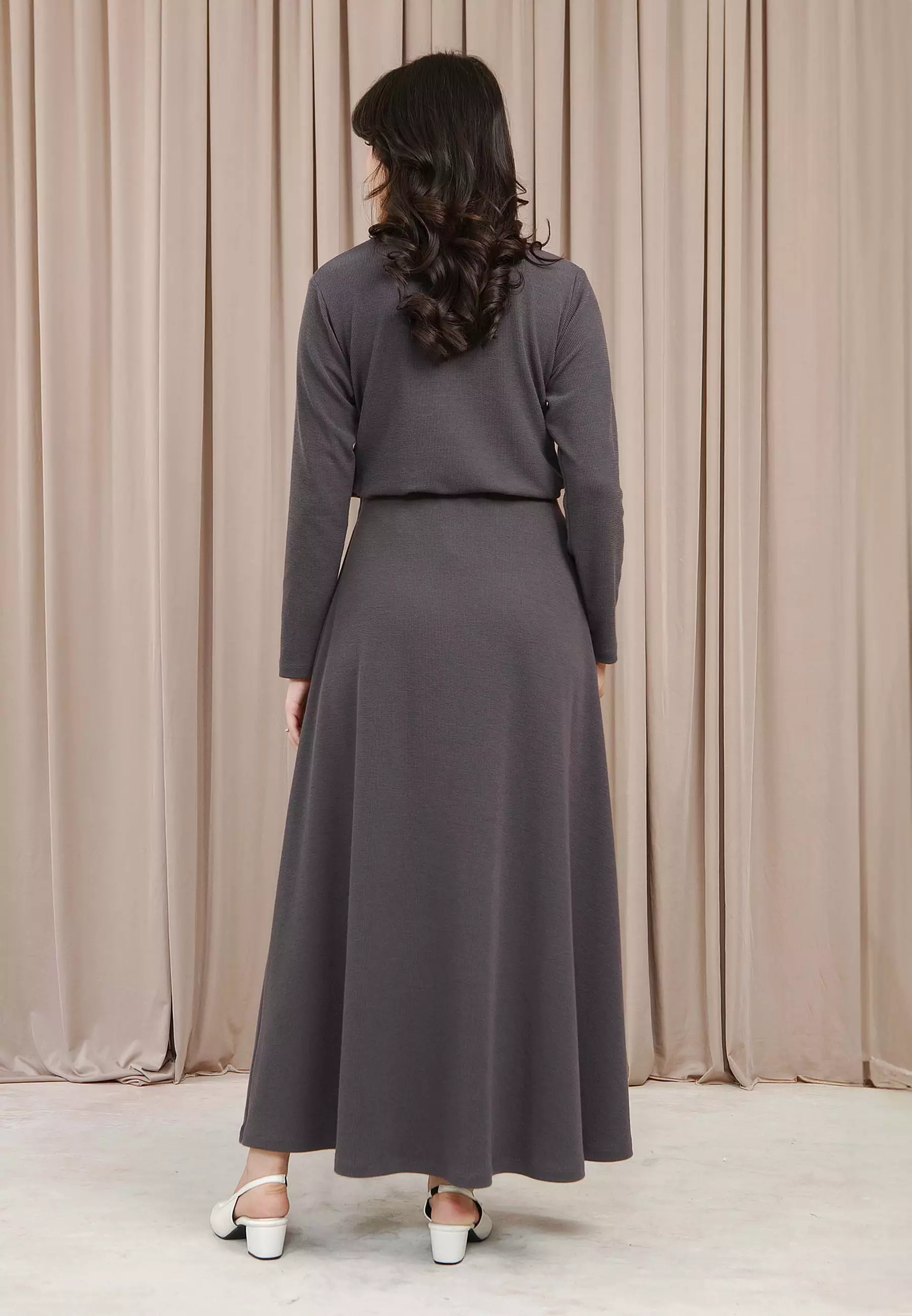 HijabChic Della Dark Grey Skirt - Rok Knit Lembut Karet Pinggang Siluet A-Line