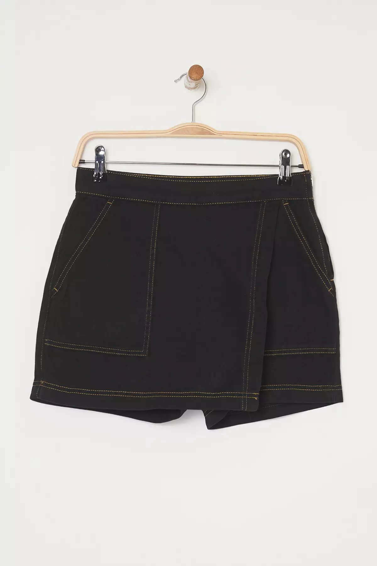 Black Double Breasted Normal Waist Mini Denim Shorts Skirt TWOSS25SR00046