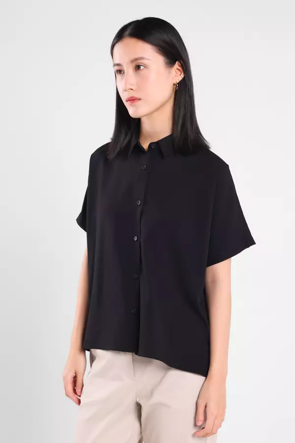 Minimal - Anya - Kemeja Rayon Lengan Pendek - Black Colour Black