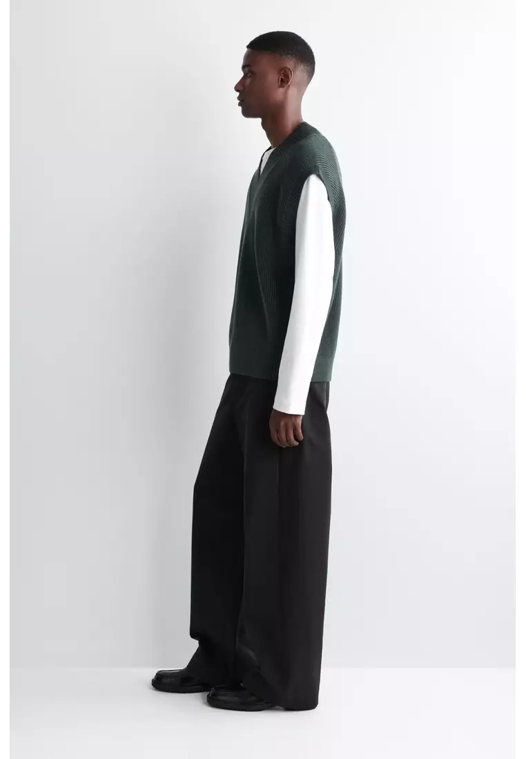RIBBED WOOL V-NECK VEST