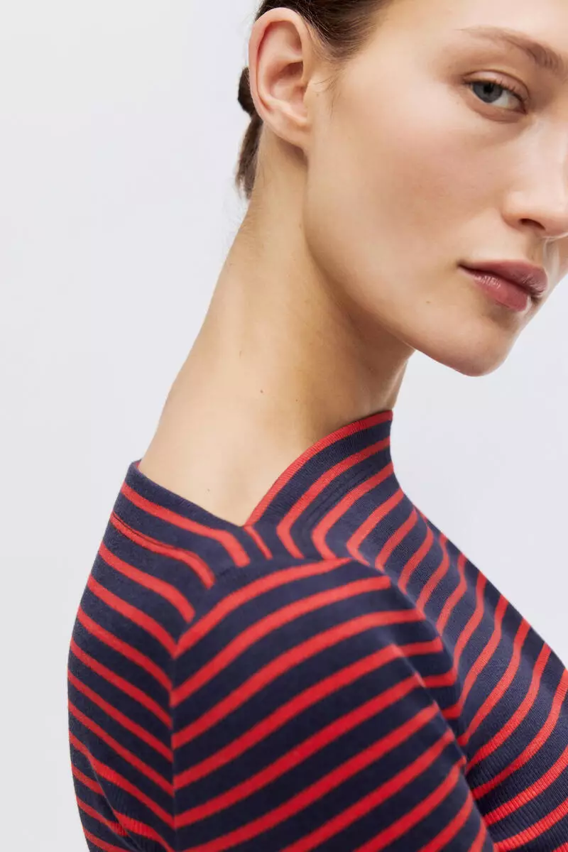 Ribbed boat-neck top
