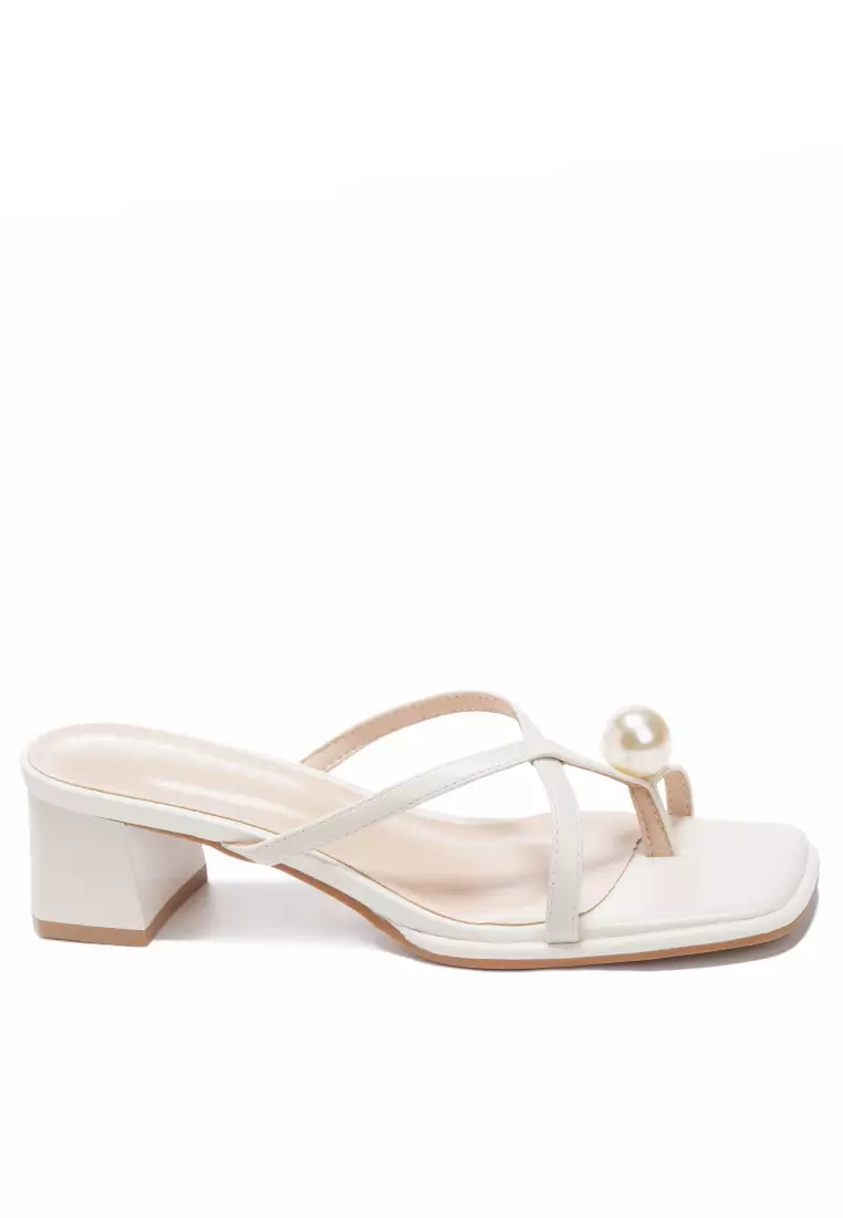 Discount on Twenty Eight Shoes  shoes - SKU: 5CM Pearl Strap Heel Toe Sandals BY1152-28