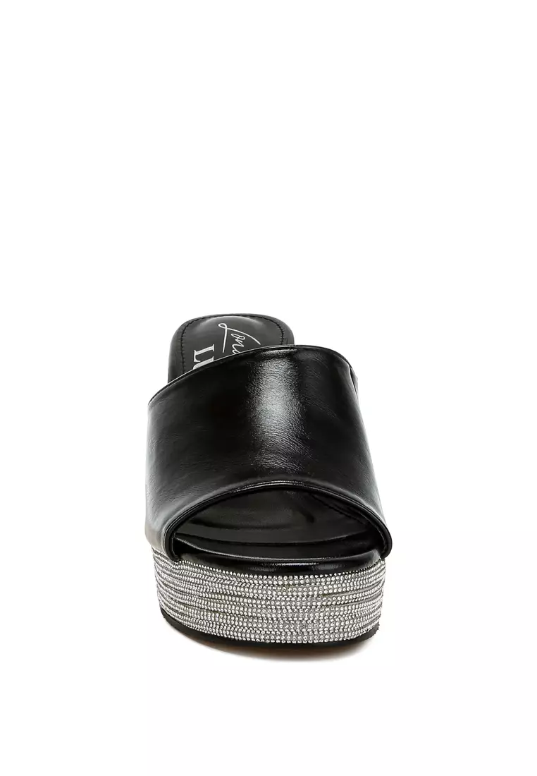 Sandal Peep Toe Hak Wedge berwarna Hitam