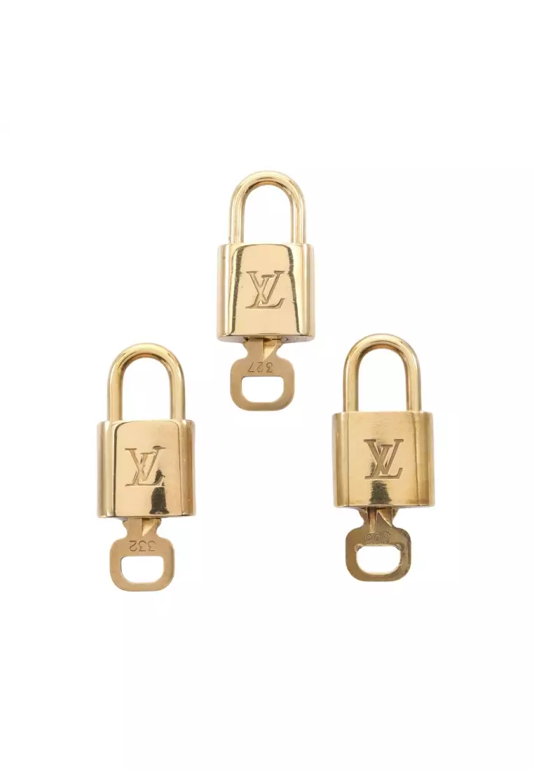 Buy Louis Vuitton Pre-loved LOUIS VUITTON padlock padlock gold With a key 3  piece set 2023 Online