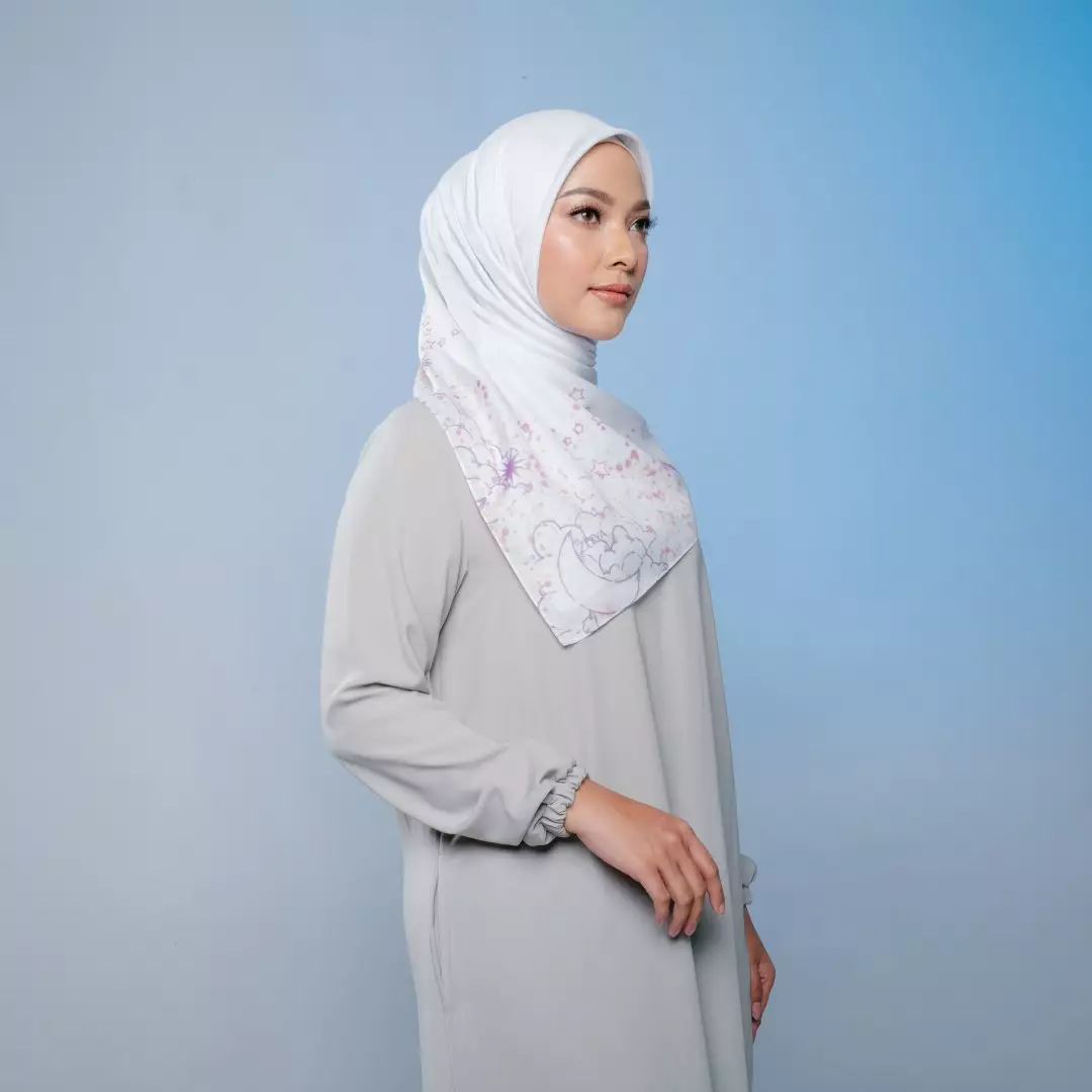 ELIANA Scarf Offwhite - Kerudung Hijab Segiempat Motif With Pouch Ziplock - Bahan Poly Fine - Ukuran 110x110