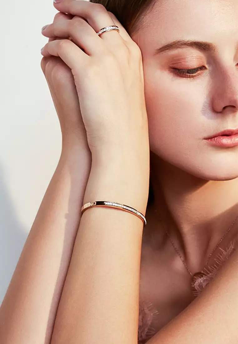 Arya 镶嵌立方氧化锆紧扣手镯（金色）