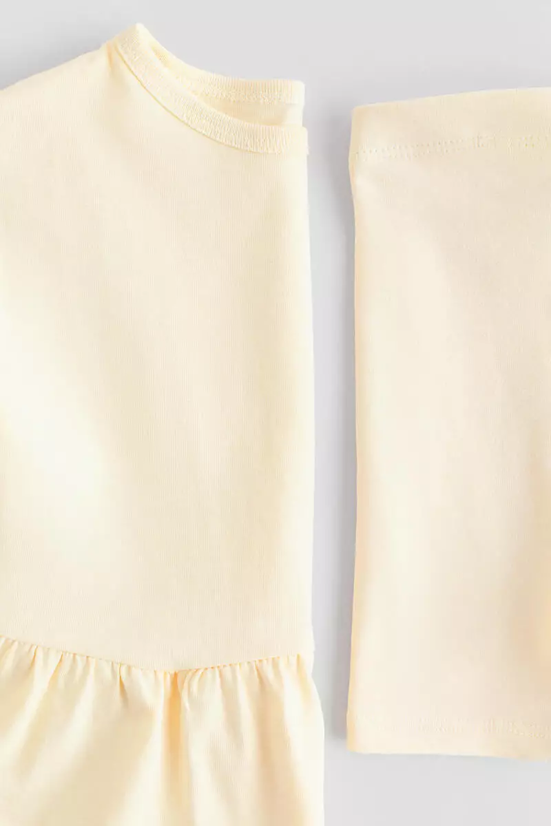 2-piece top and shorts set