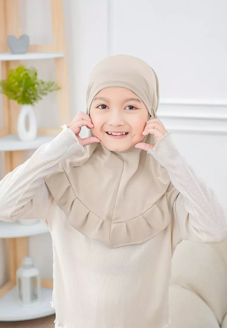Cotton Bee - Ziva Ruffle Instan | Hijab Instan Anak | Kerudung Jilbab Bergo Tali Anak - Custard Vanilla - L