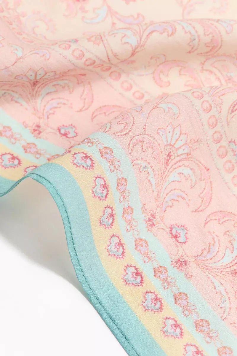 Patterned scarf