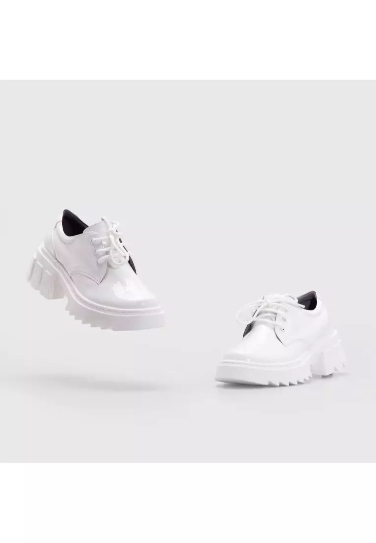 Adorableprojects - Denitta Oxford White