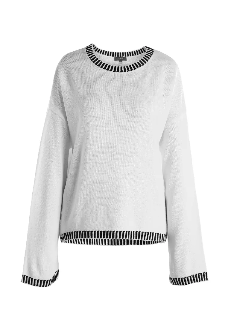 Detail Jahitan Kontras Jumper Sweater Rajut dalam Warna Krem